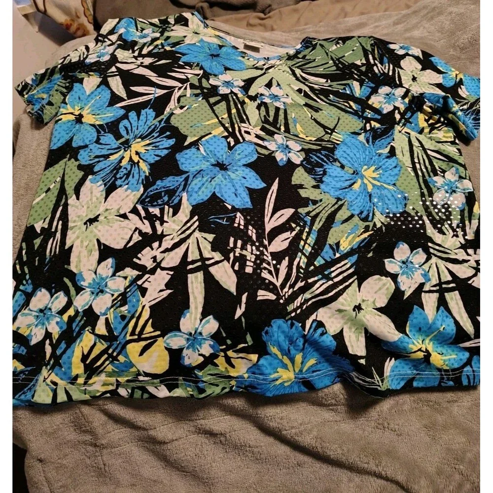 BonWorth Women's L Multicolor Floral Sequin V-Neck Short Sleeve Knit Top